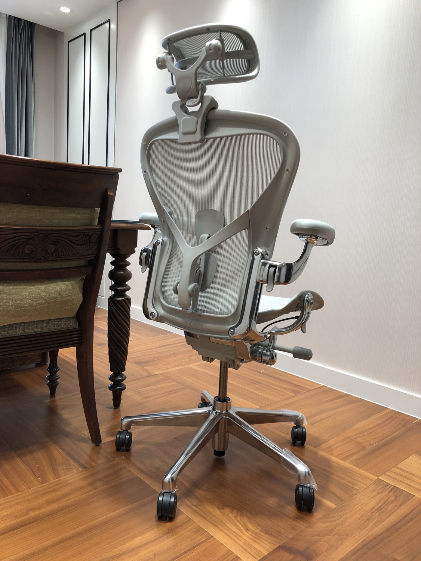 Herman Miller Aeron Chair - Mineral Polished Aluminium base/frame (12 Year Warranty)